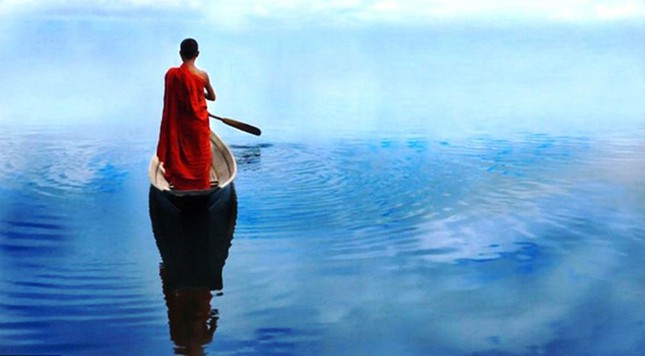 tâm bất biến giữa dòng đời vạn biến